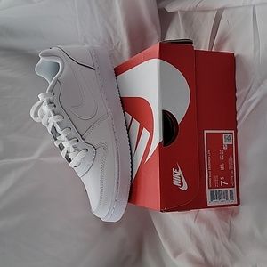 Womens Nike Shoes 7.5 White